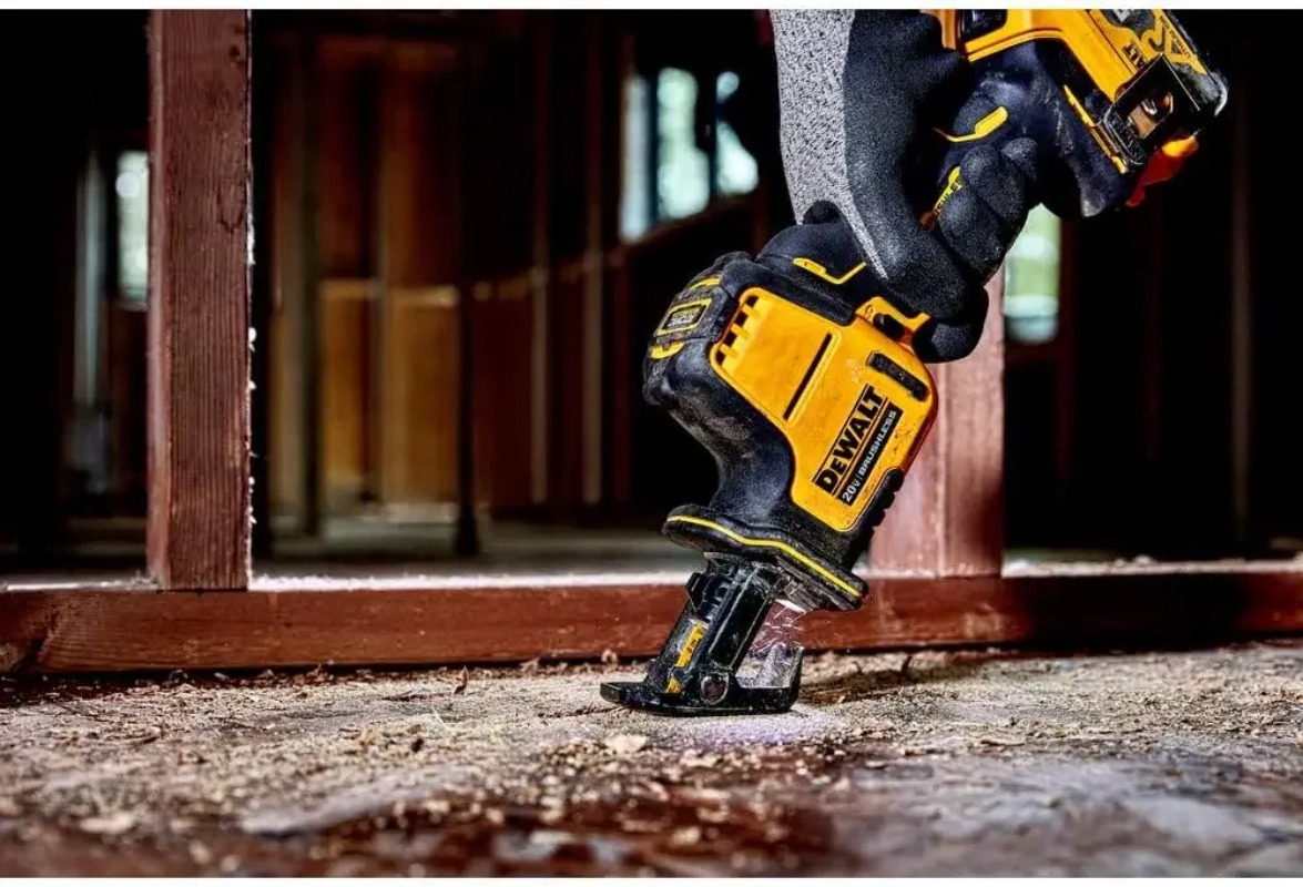 منشار دوار DEWALT DCS369 بقوة  - مراجعة Pole Saw Cordless وسعره